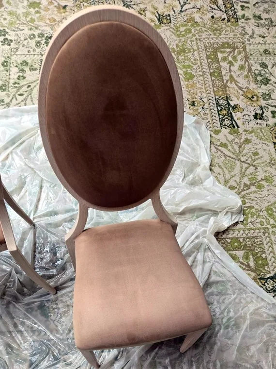 Chaise médaillon après le nettoyage