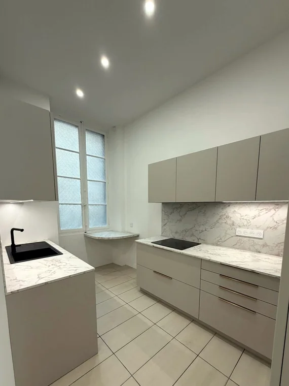 Cuisine neuve dégraissée et nettoyée après travaux