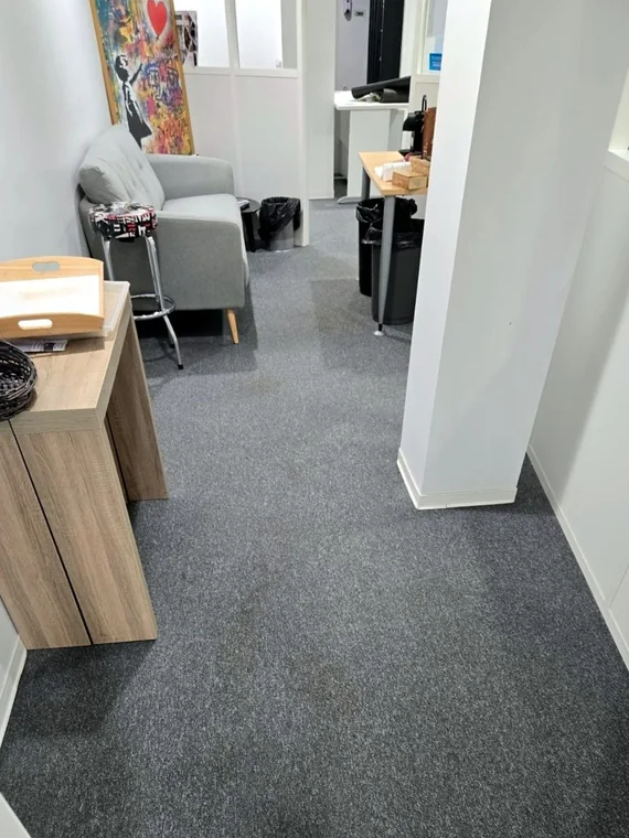 Bureau Foncia après le nettoyage de la moquette