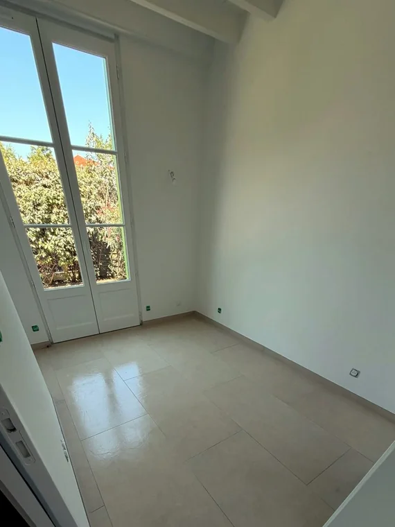 Sol et menuiseries nettoyés après travaux