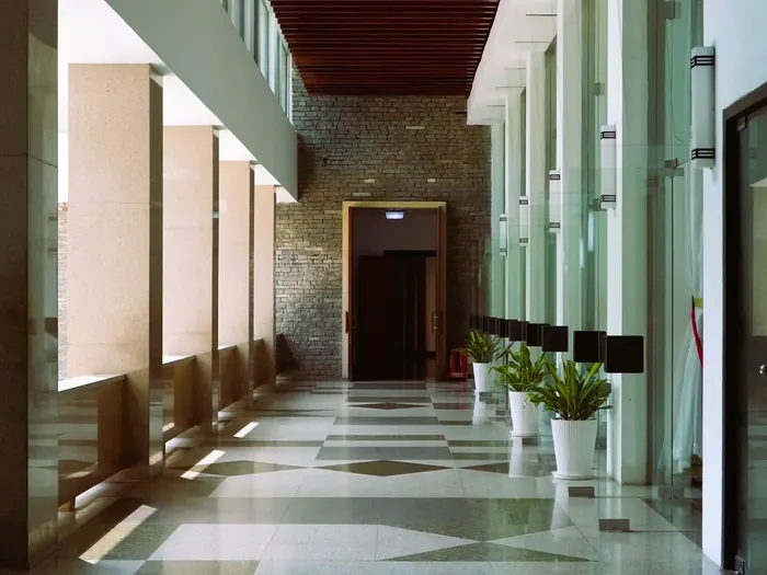 Hall d’entrée d’une résidence au sol en marbre